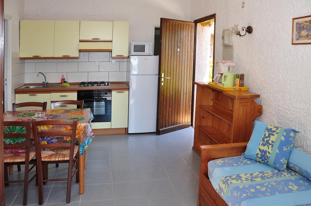 Aparthotel Sole E Mare Santa-Maria-Poggio  Pokoj fotografie