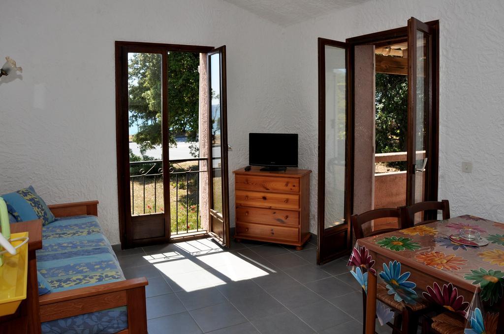 Aparthotel Sole E Mare Santa-Maria-Poggio  Pokoj fotografie