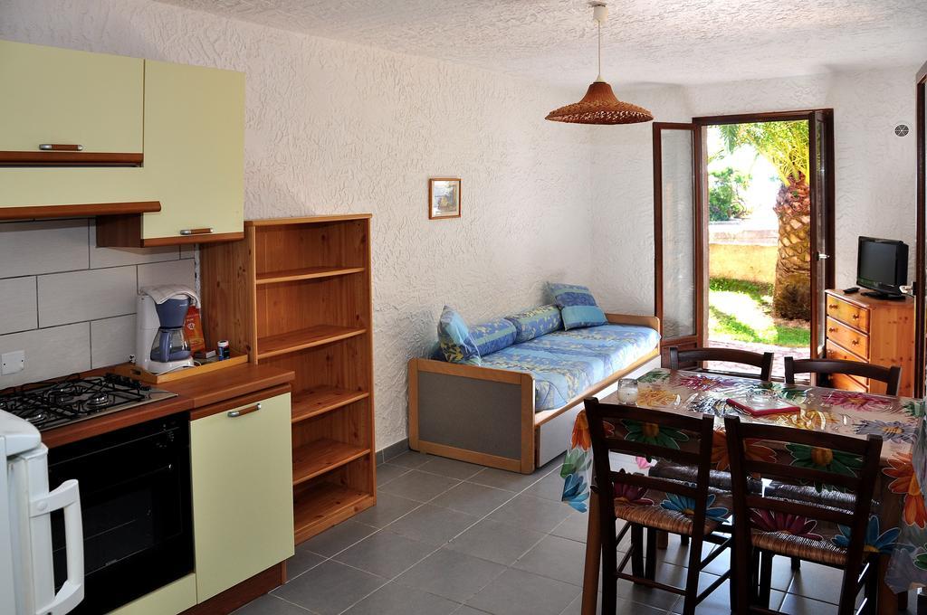 Aparthotel Sole E Mare Santa-Maria-Poggio  Pokoj fotografie
