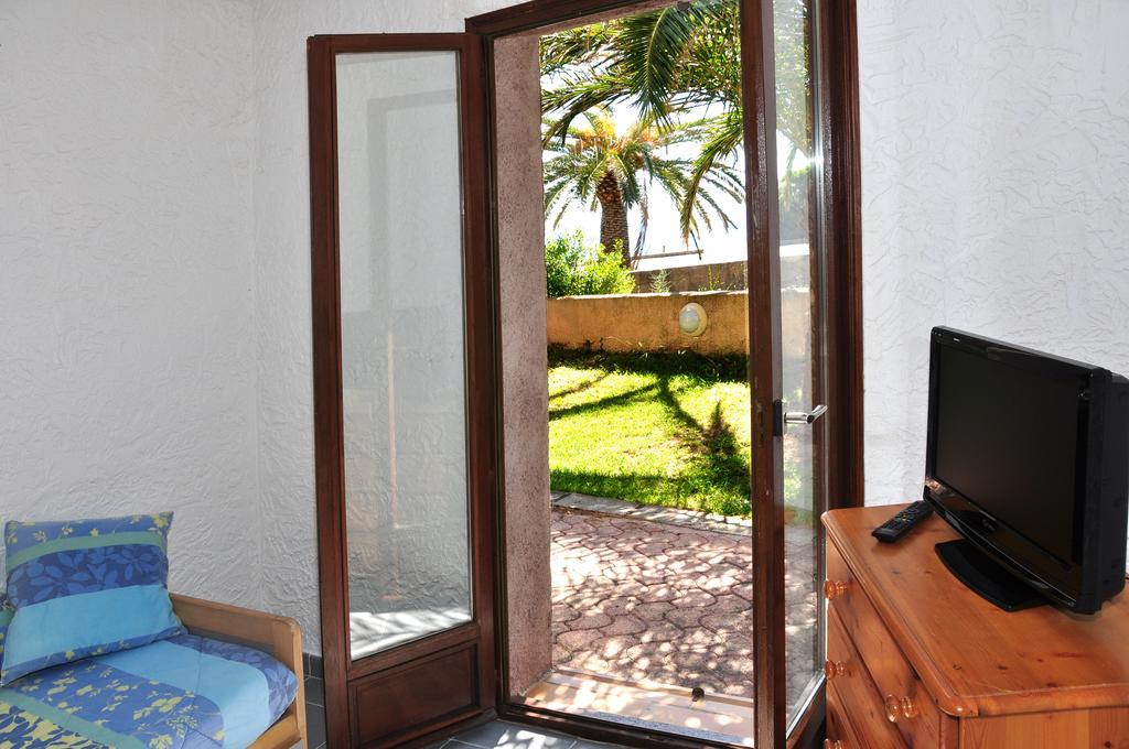 Aparthotel Sole E Mare Santa-Maria-Poggio  Pokoj fotografie