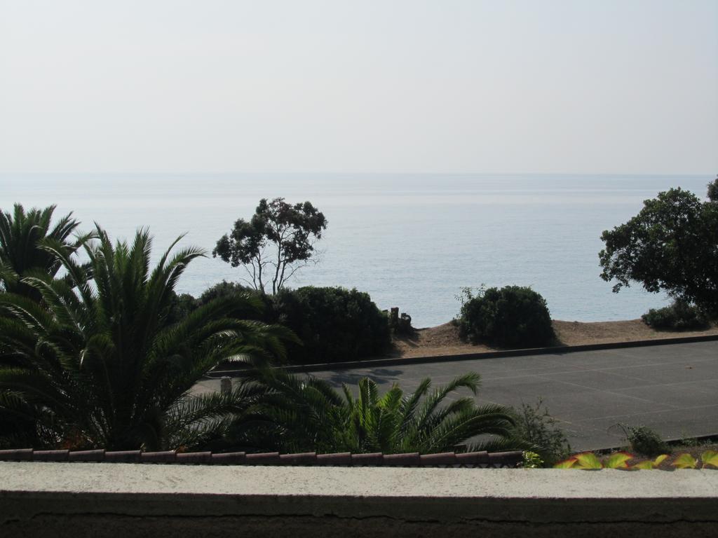 Aparthotel Sole E Mare Santa-Maria-Poggio  Pokoj fotografie