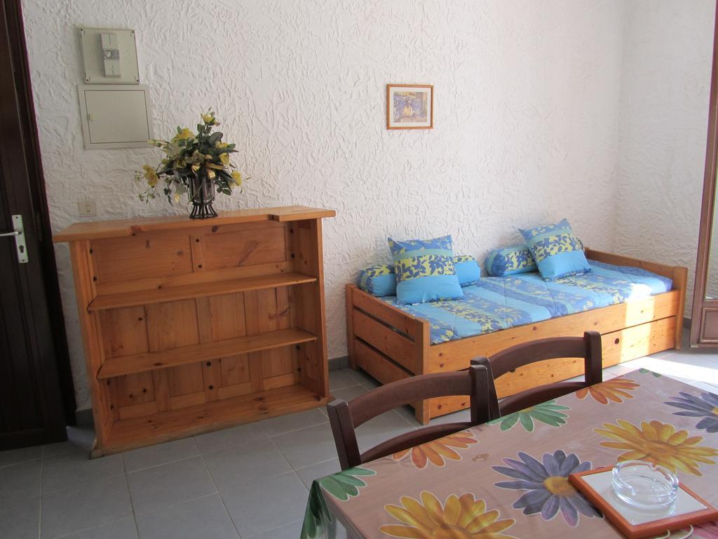 Aparthotel Sole E Mare Santa-Maria-Poggio  Pokoj fotografie